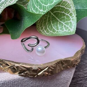 925 Elegant Silver Heart Ring with Pearl Accent
